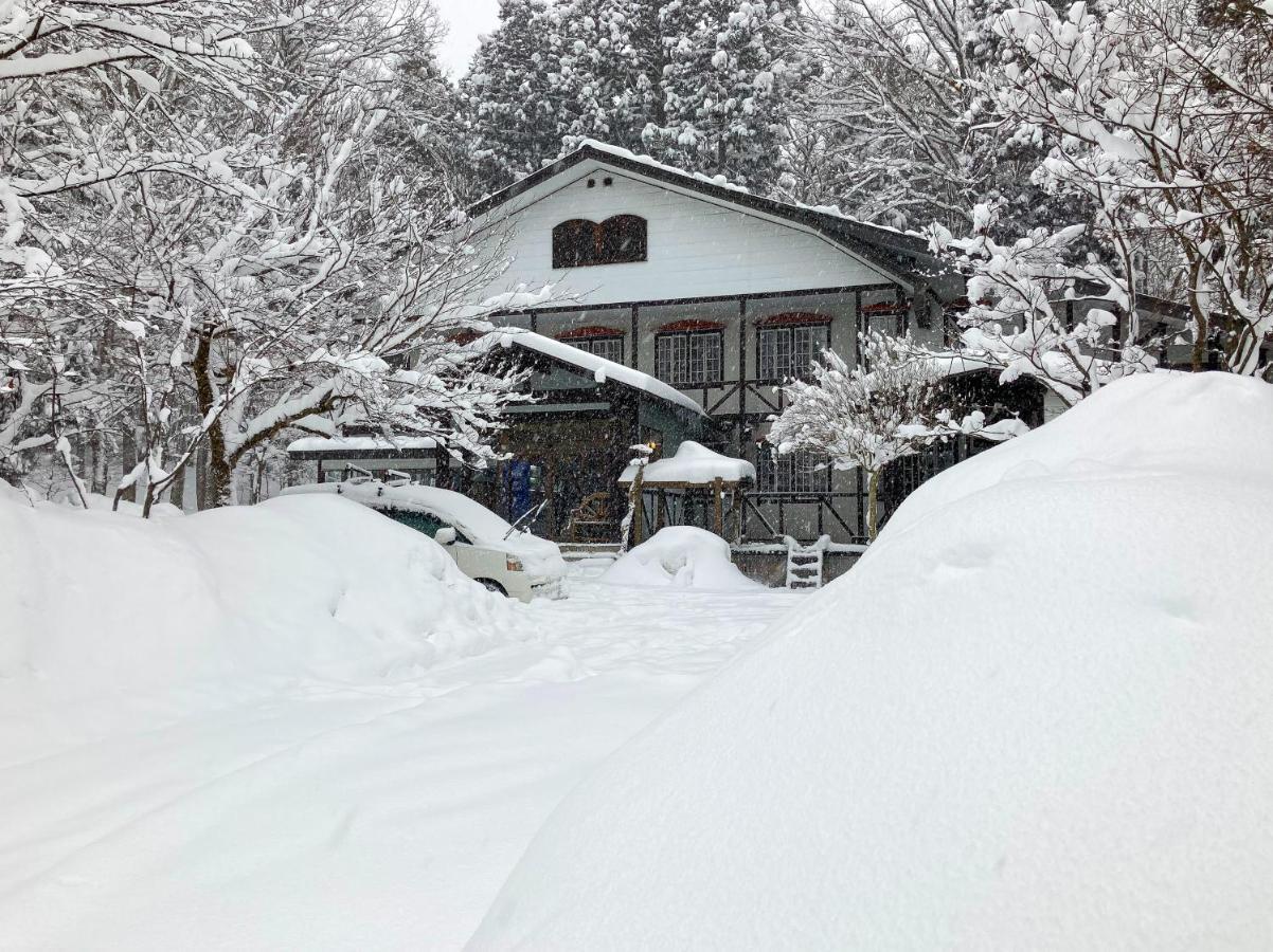 Kizuna Lodge & Bbq Centre Hakuba Exterior photo